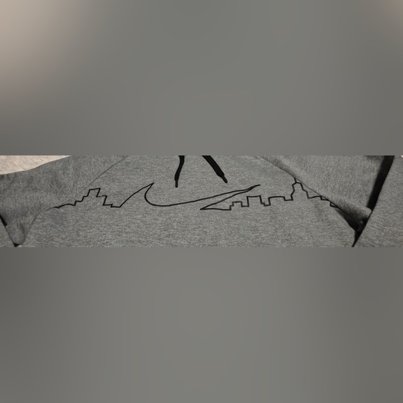 Nike Dri Fit Gray Hoodie with Cityscape Size Large EUC - Picture 3 of 8